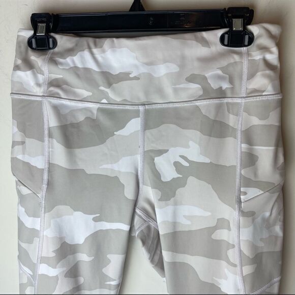 Athleta Camo Contender 7/8 Tight Leggings Pockets M - Picture 4 of 9